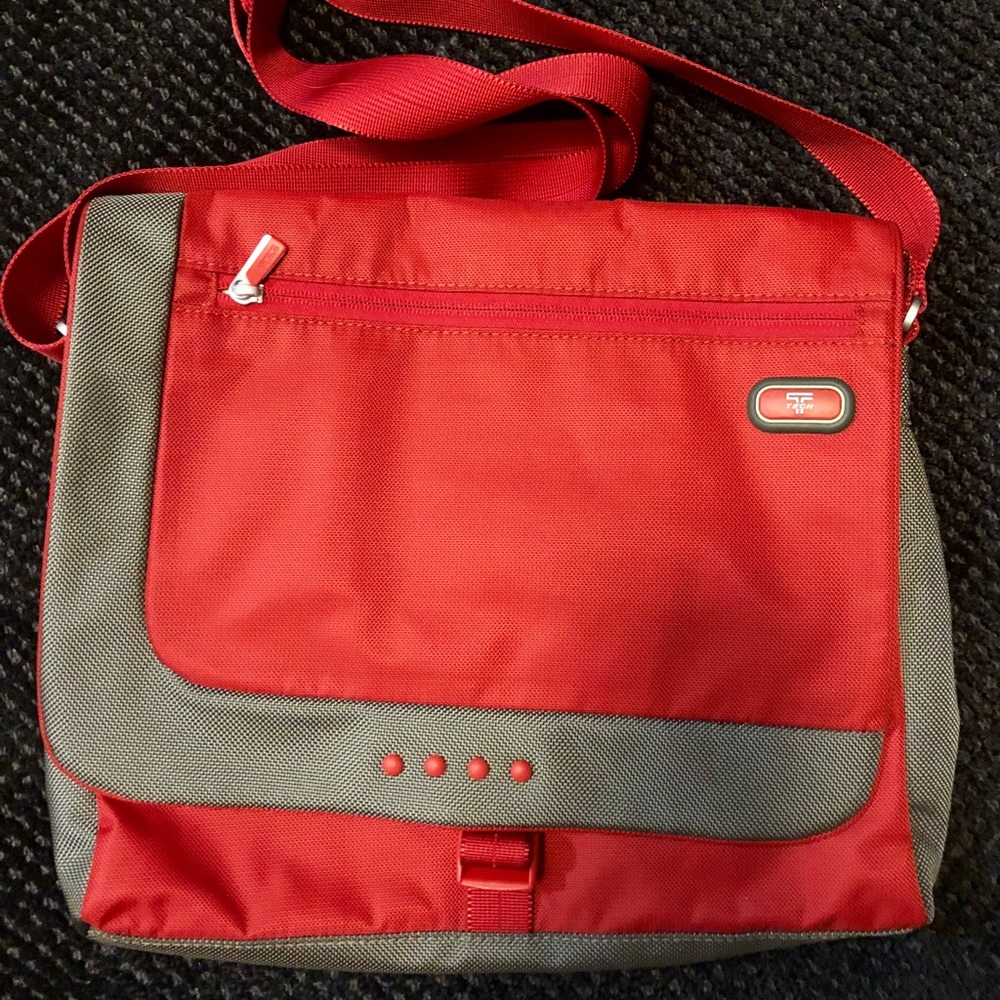 NWOT Tumi messenger bag